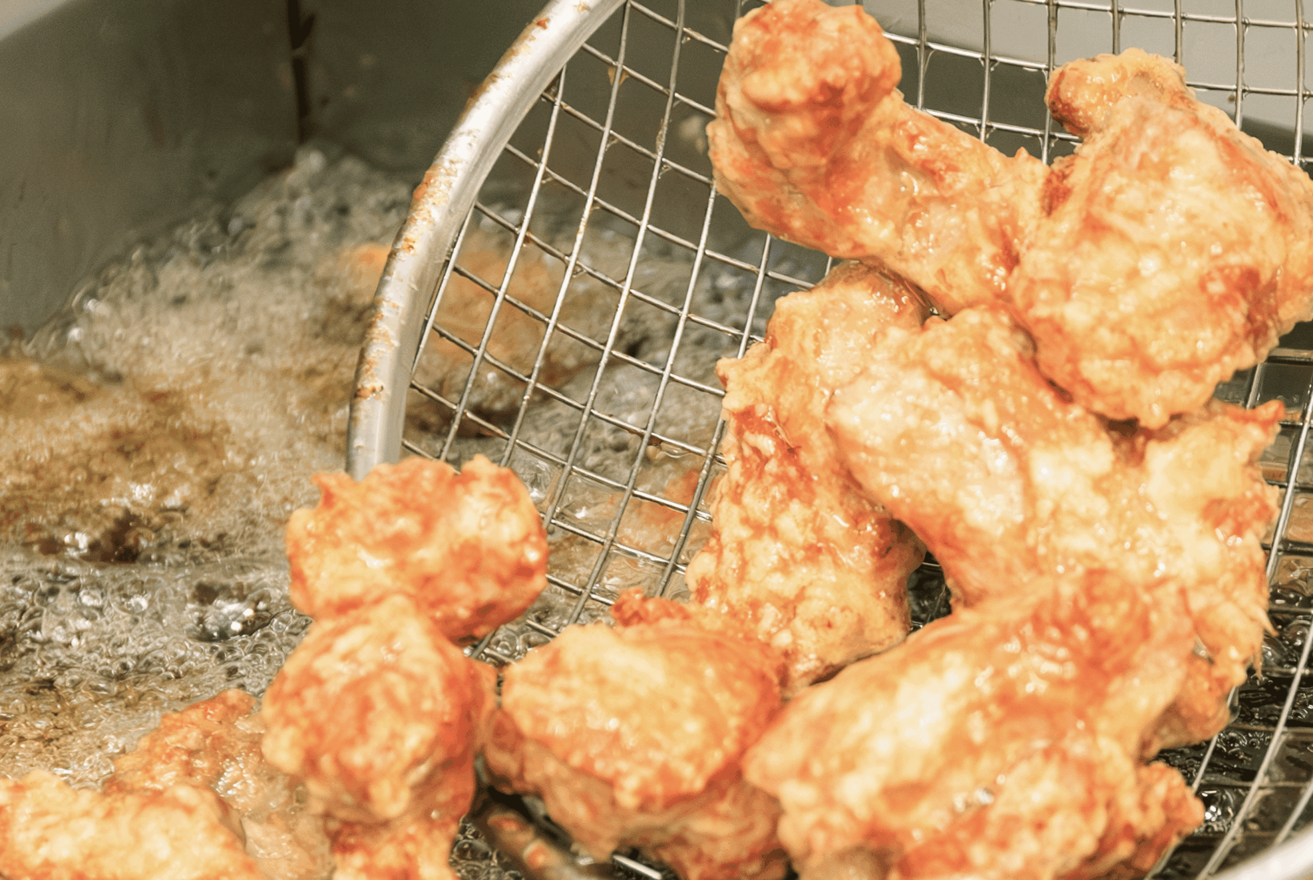 揚げたての唐揚げ