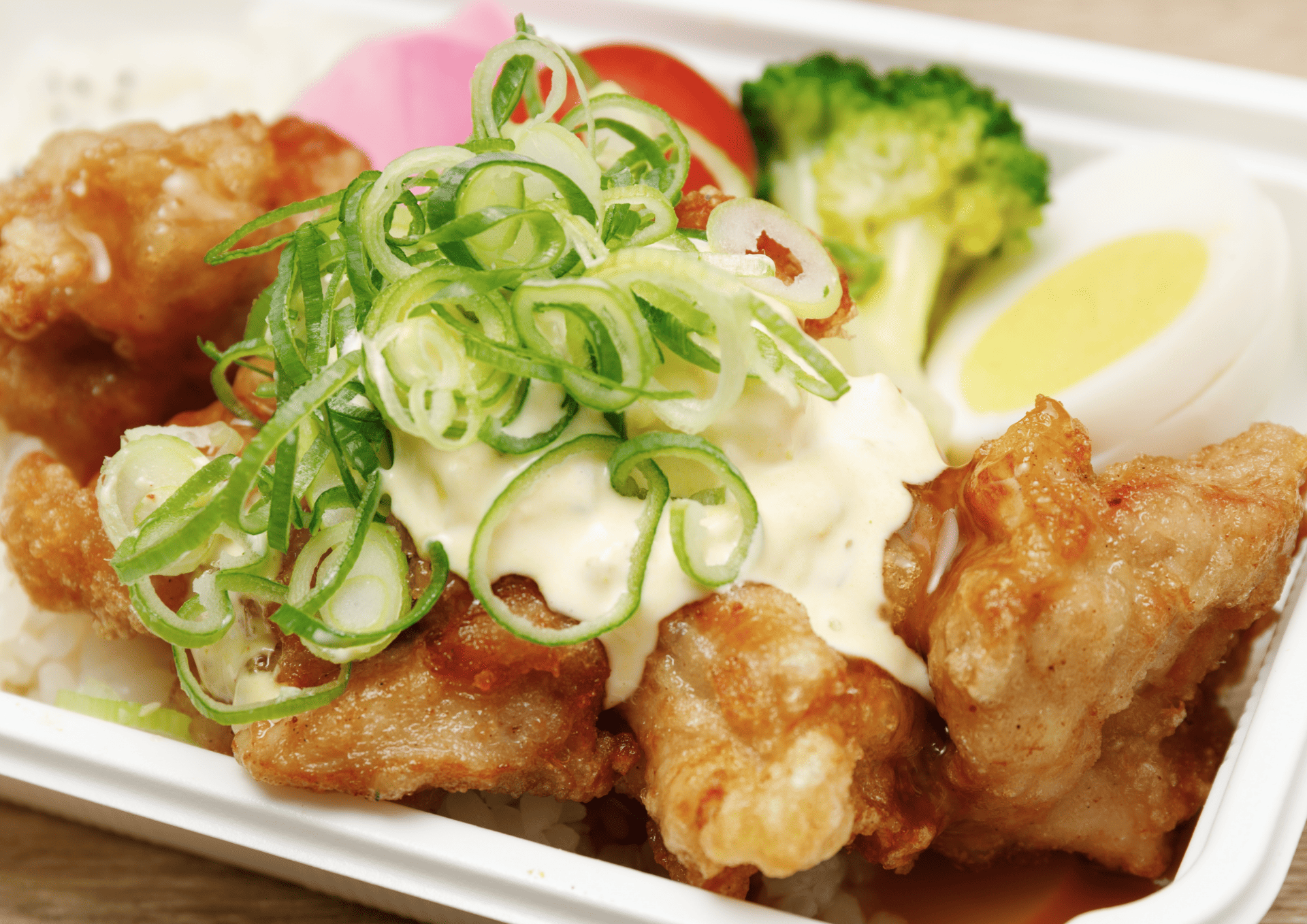 揚げたての唐揚げ